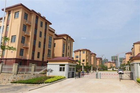 帝邦小区3室2厅2卫137㎡带车库出税，看房方便